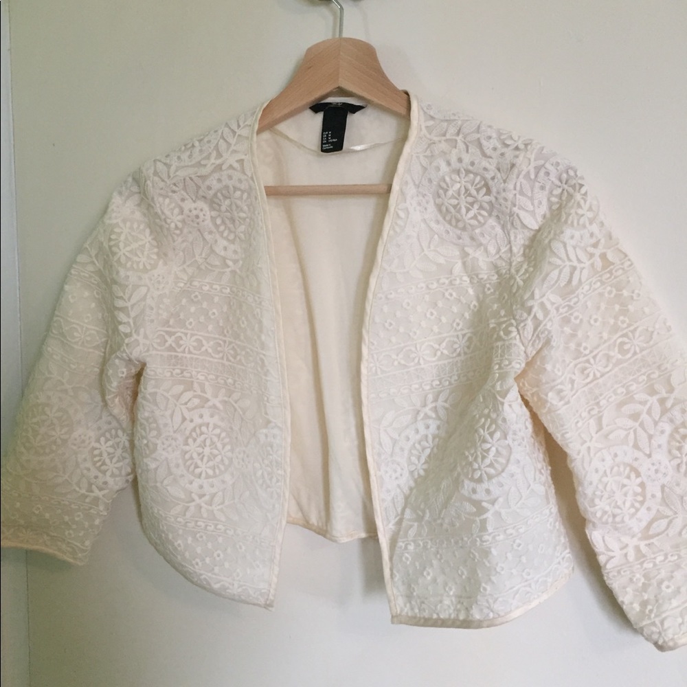Embroidered cardigan/jacket.